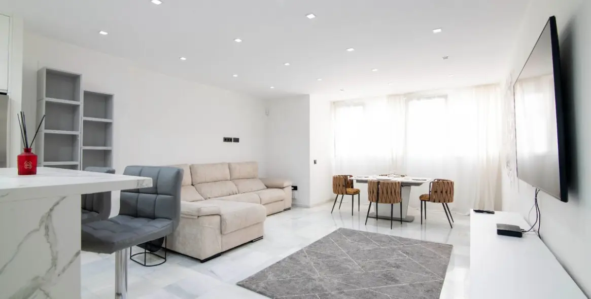 Alquiler a largo plazo de apartamento en planta media en Puerto Banús 3