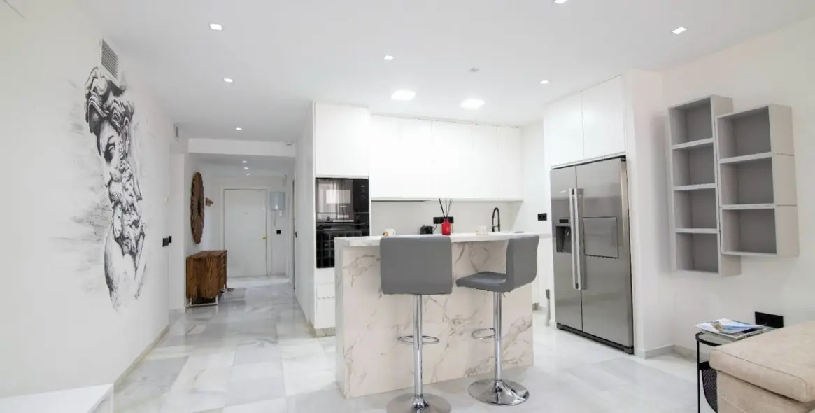 Alquiler a largo plazo de apartamento en planta media en Puerto Banús 4