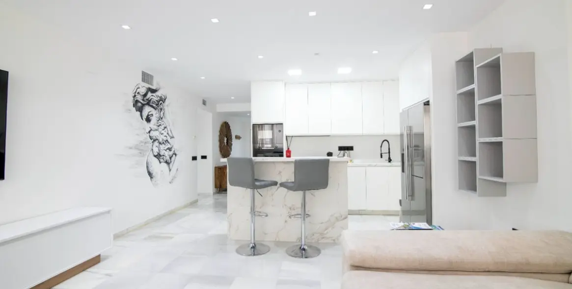 Alquiler a largo plazo de apartamento en planta media en Puerto Banús 7