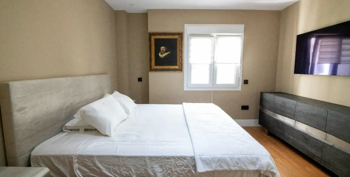 Alquiler a largo plazo de apartamento en planta media en Puerto Banús 8