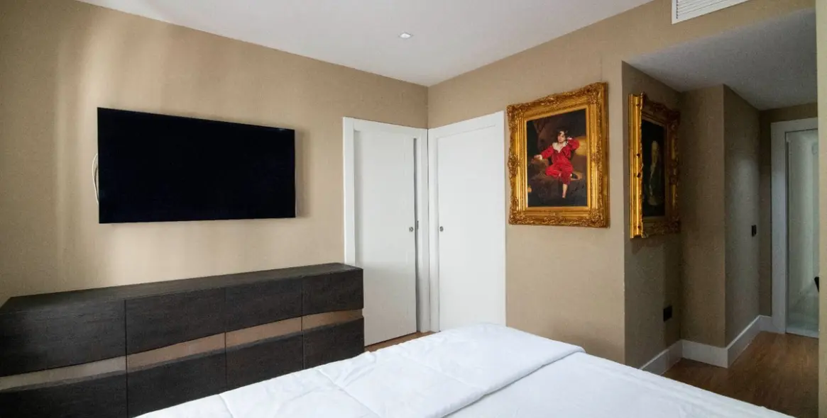 Alquiler a largo plazo de apartamento en planta media en Puerto Banús 10