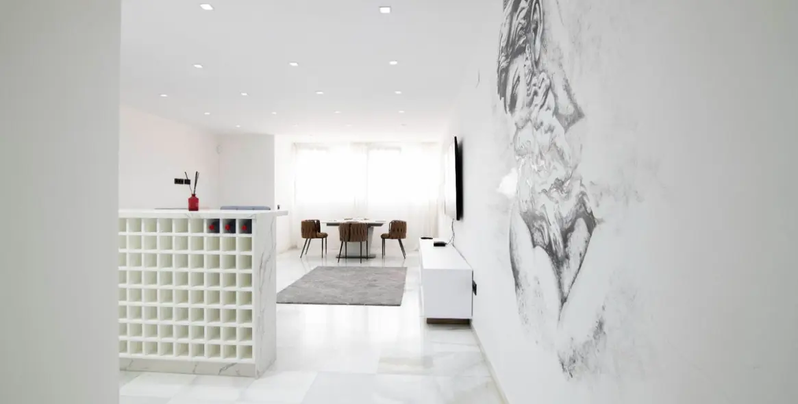 Alquiler a largo plazo de apartamento en planta media en Puerto Banús 20