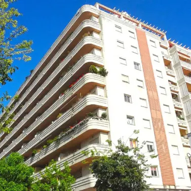 Долгосрочная аренда апартаментов на среднем этаже в Marbella