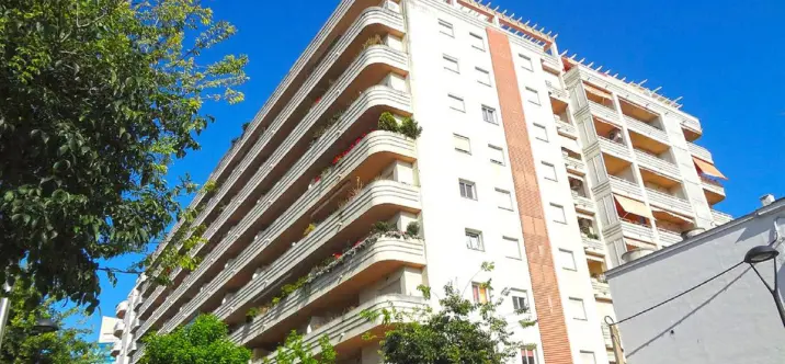 Долгосрочная аренда апартаментов на среднем этаже в Marbella 0