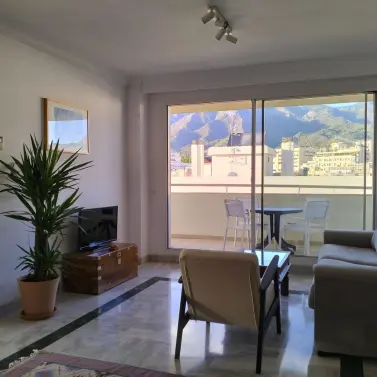 Долгосрочная аренда апартаментов на среднем этаже в Marbella