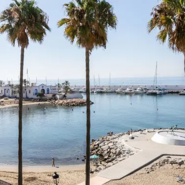 Долгосрочная аренда апартаментов на среднем этаже в Marbella