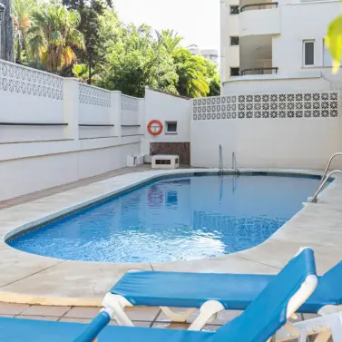 Долгосрочная аренда апартаментов на среднем этаже в Marbella