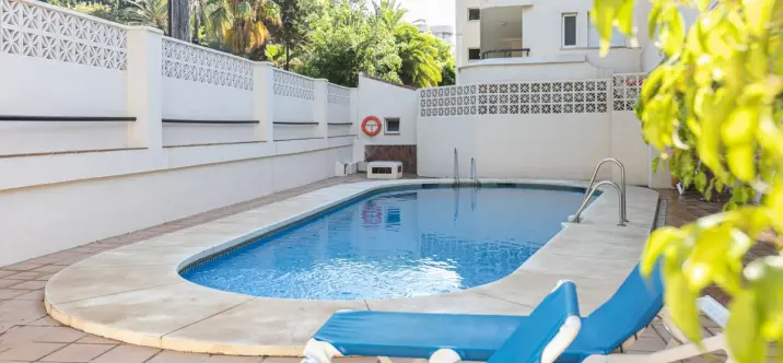 Долгосрочная аренда апартаментов на среднем этаже в Marbella 2