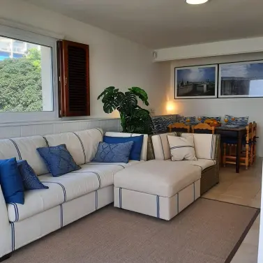 Долгосрочная аренда апартаментов на среднем этаже в Marbella