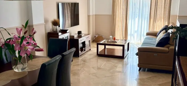 Venta de apartamento en planta media en Calahonda 2