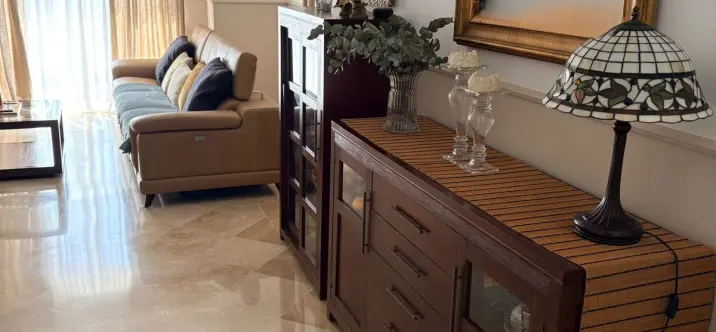 Venta de apartamento en planta media en Calahonda 3