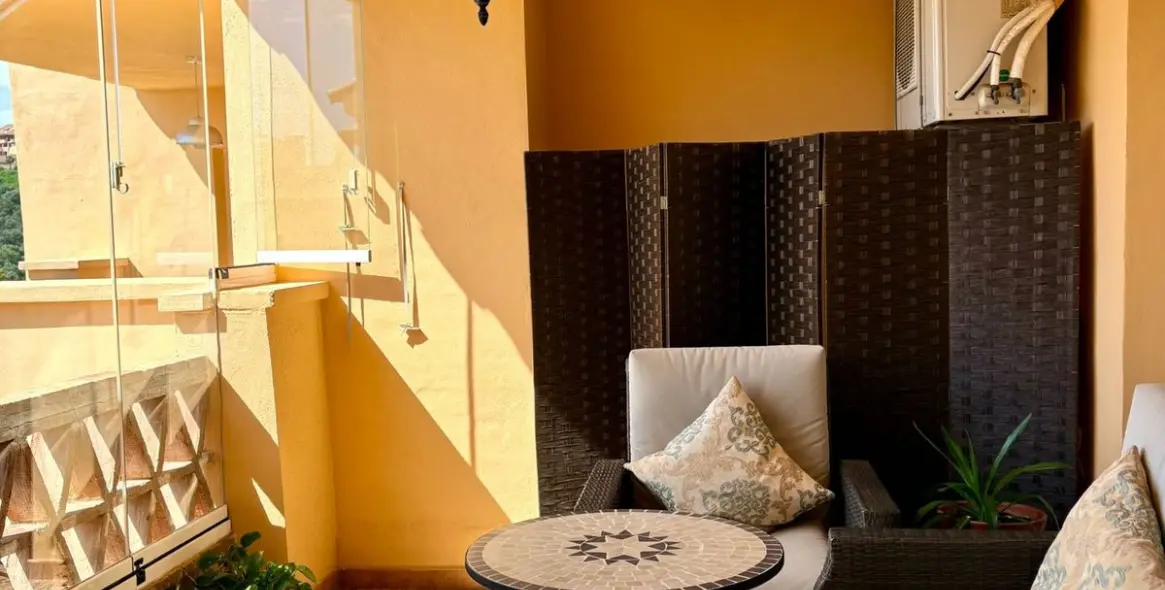 Продажа апартаментов на среднем этаже в Calahonda 5