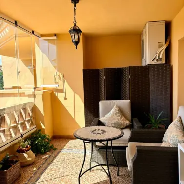 Venta de apartamento en planta media en Calahonda