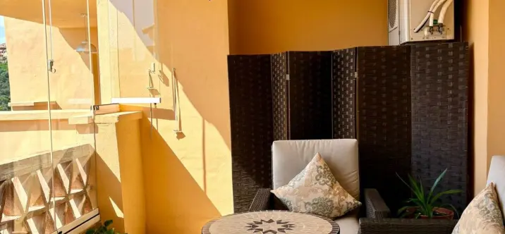 Venta de apartamento en planta media en Calahonda 4