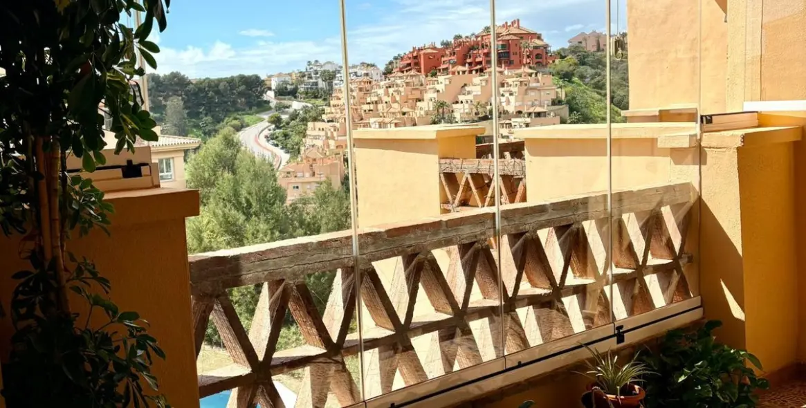 Продажа апартаментов на среднем этаже в Calahonda 6