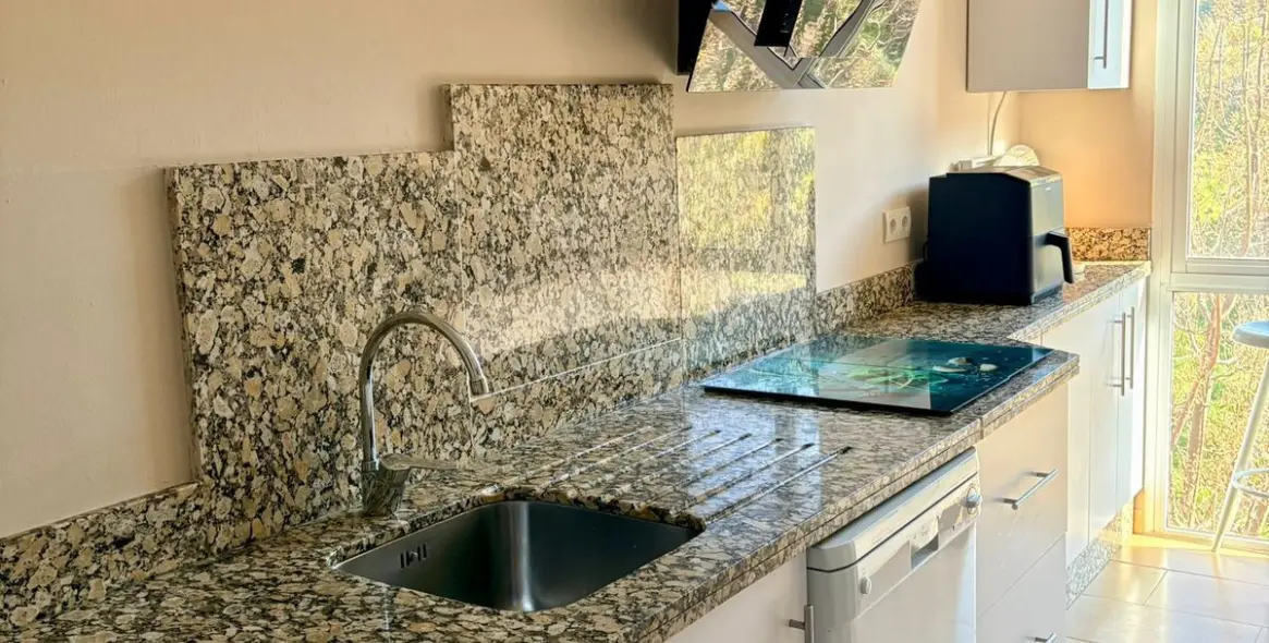 Продажа апартаментов на среднем этаже в Calahonda 7