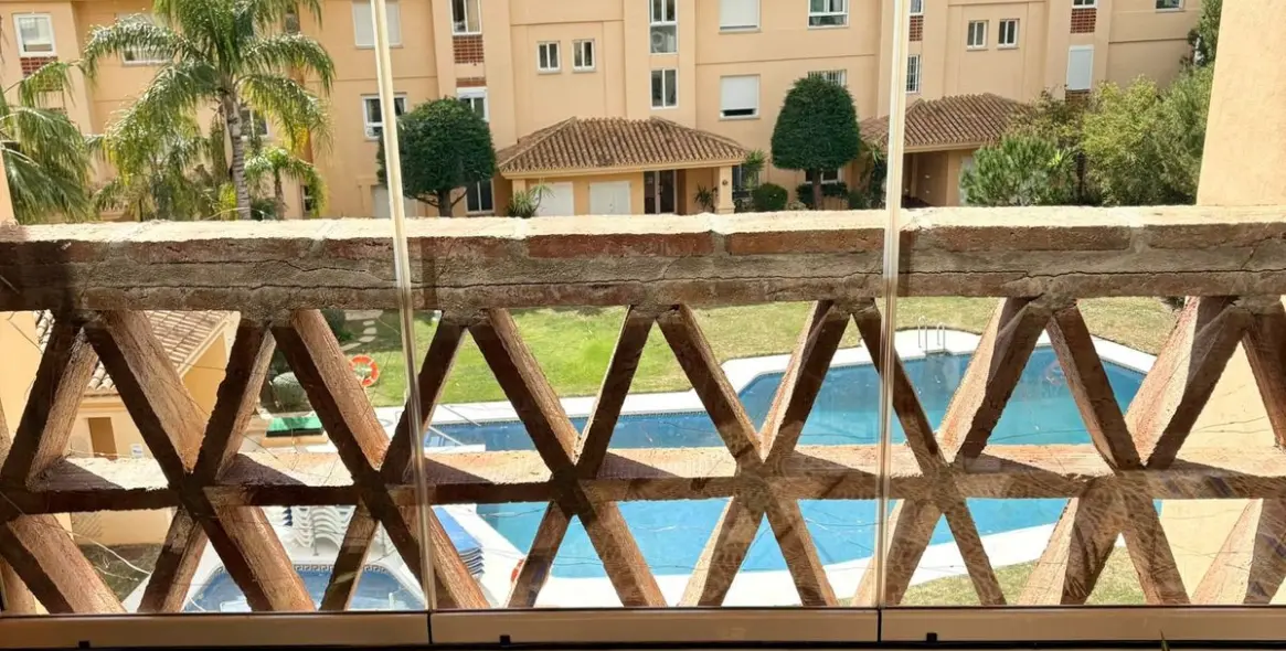 Продажа апартаментов на среднем этаже в Calahonda 13