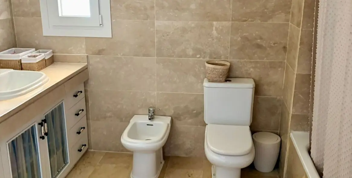 Продажа апартаментов на среднем этаже в Calahonda 15