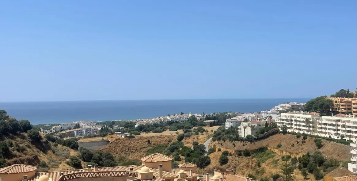 Продажа апартаментов на среднем этаже в Calahonda 23