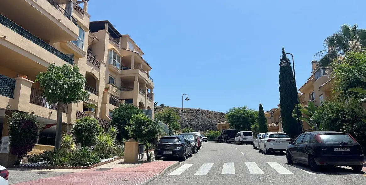 Продажа апартаментов на среднем этаже в Calahonda 24