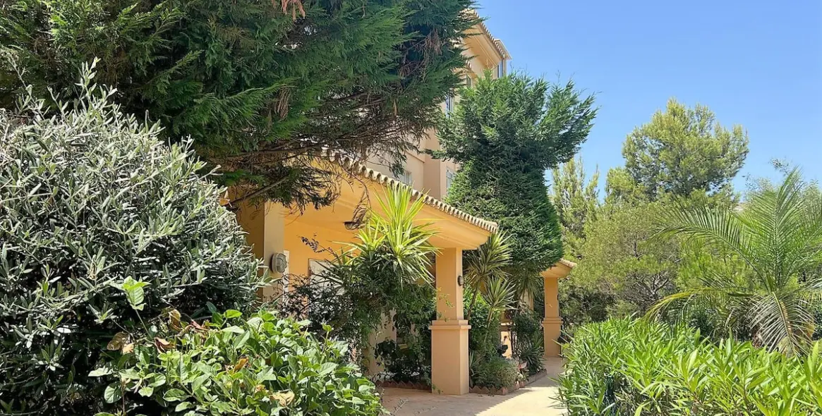 Продажа апартаментов на среднем этаже в Calahonda 29