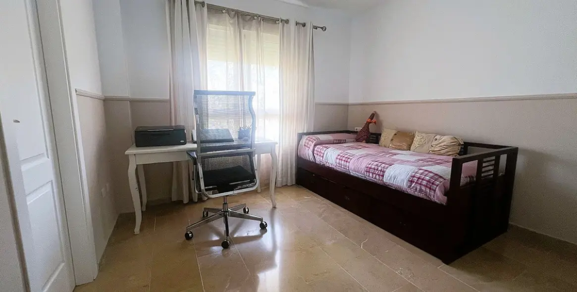 Продажа апартаментов на среднем этаже в Calahonda 36