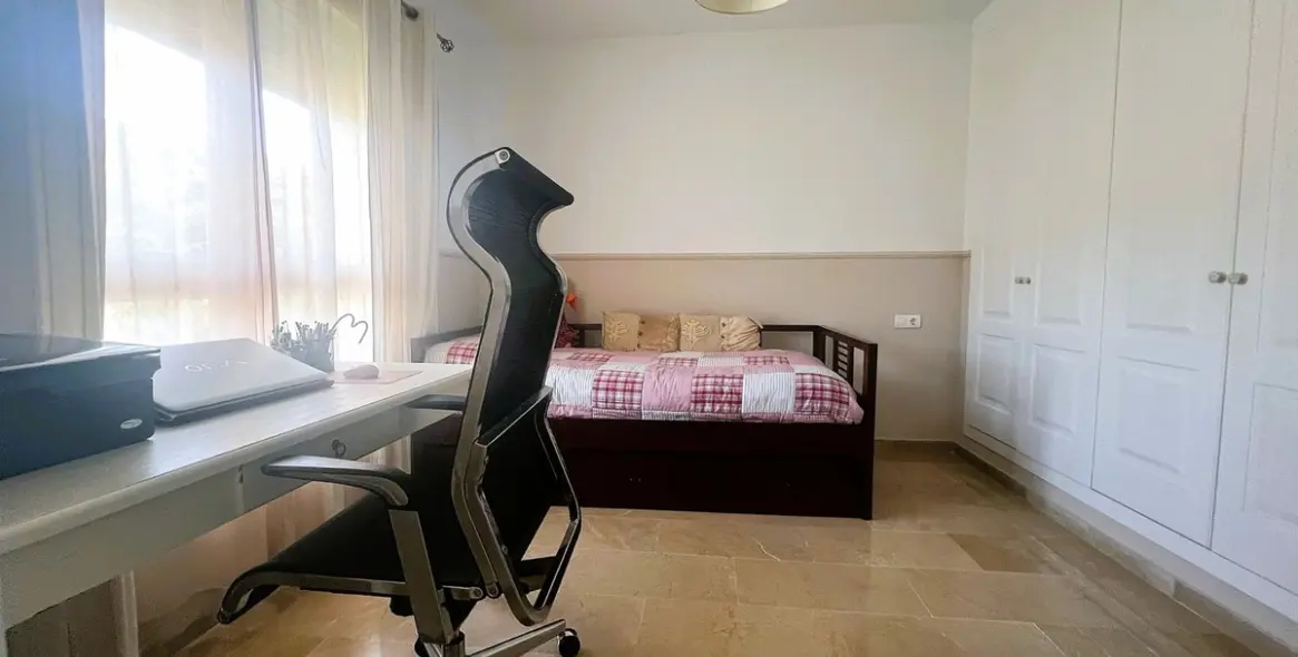 Продажа апартаментов на среднем этаже в Calahonda 37