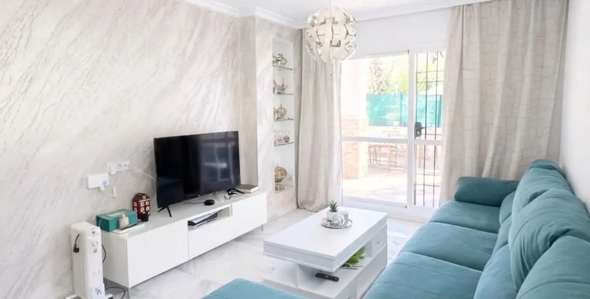 Sale of ground floor apartment in Aloha 1