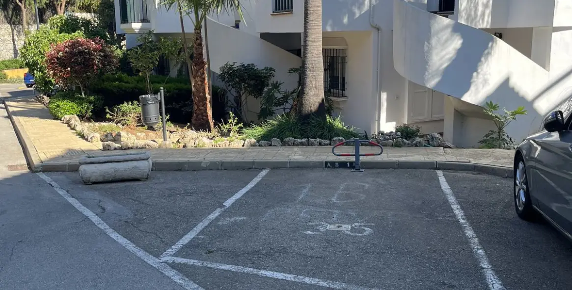 Sale of ground floor apartment in Aloha 11