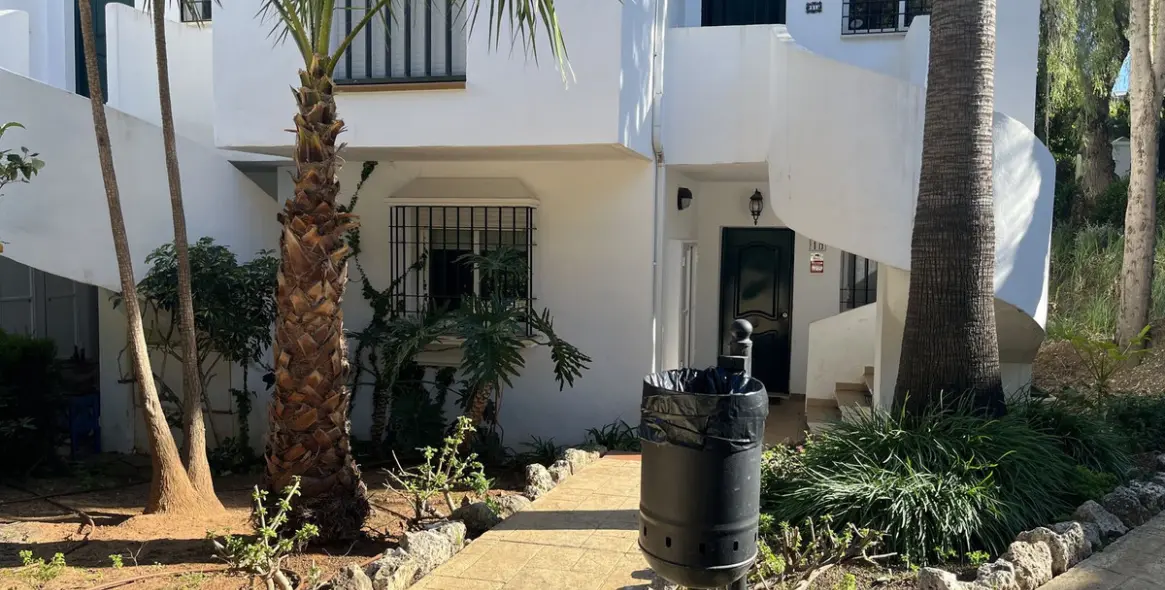 Sale of ground floor apartment in Aloha 15