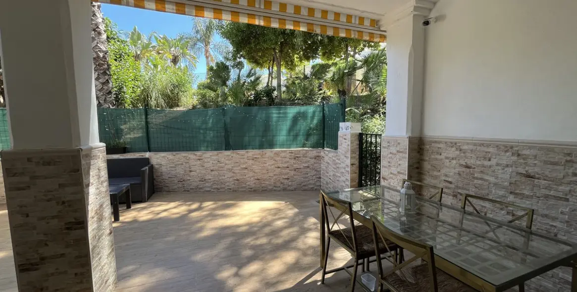 Venta de apartamento en planta baja en Aloha 6