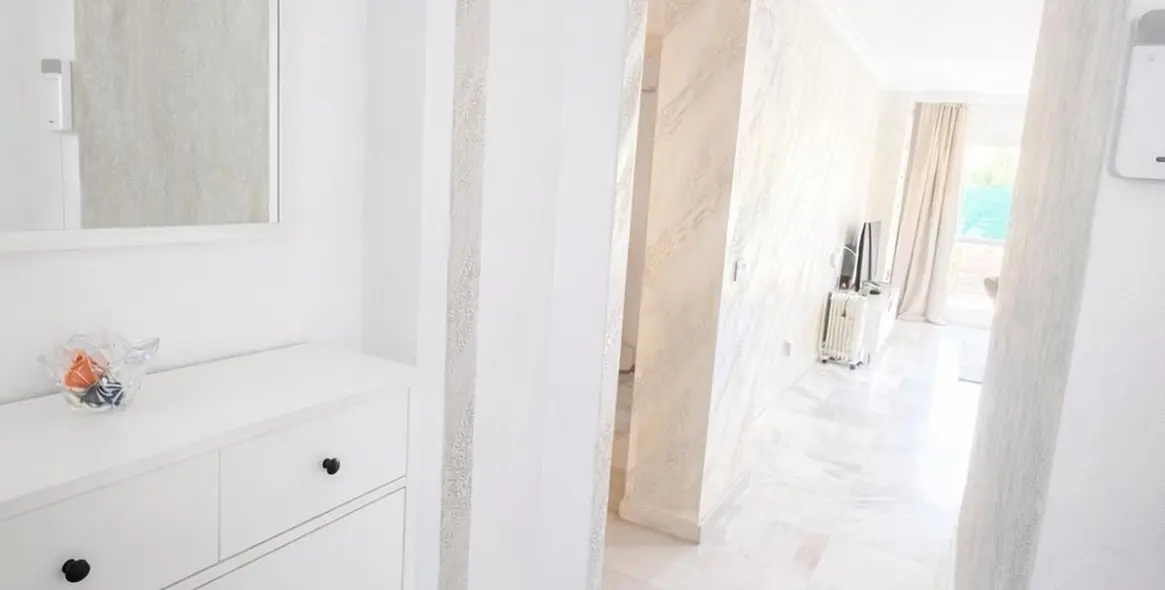 Venta de apartamento en planta baja en Aloha 7