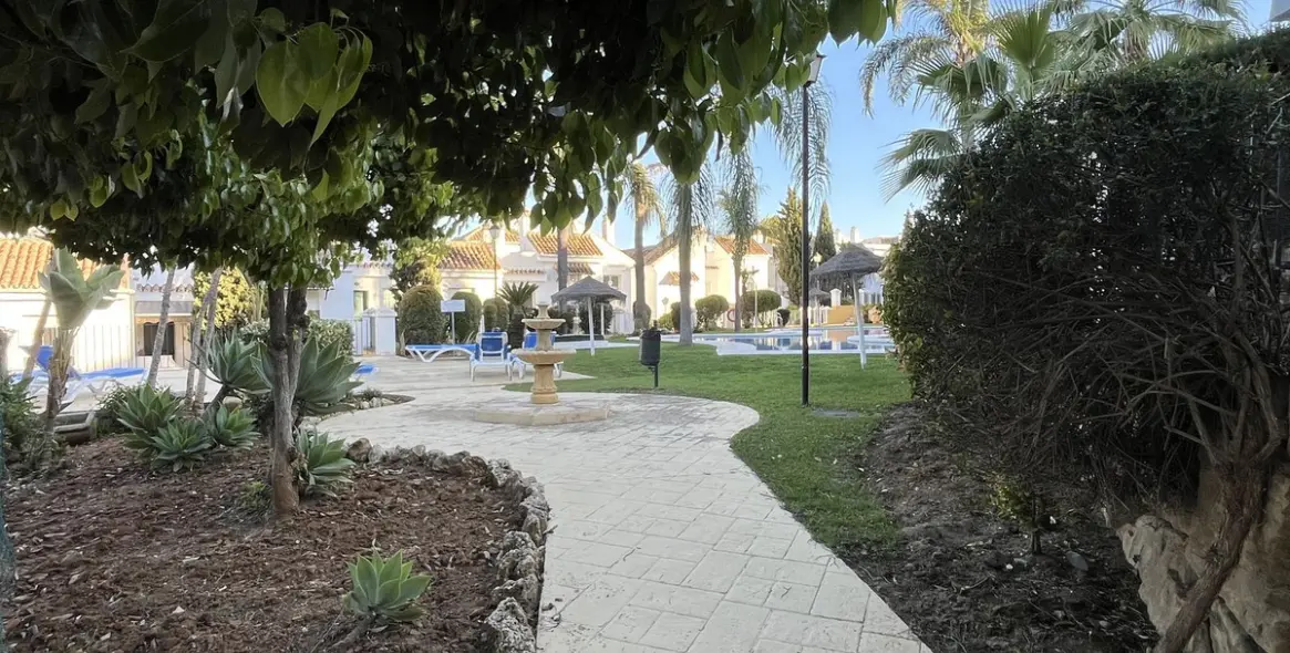 Venta de apartamento en planta baja en Aloha 19