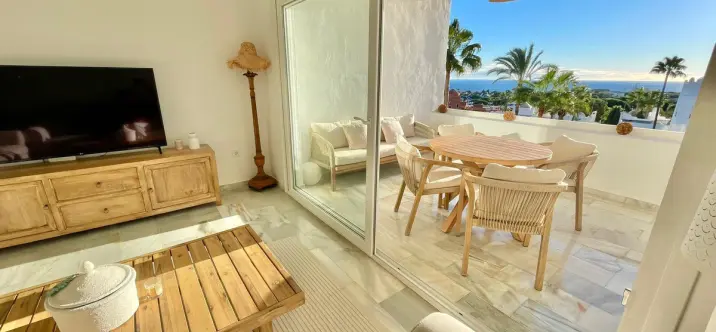 Venta de apartamento en planta media en Reserva de Marbella 0