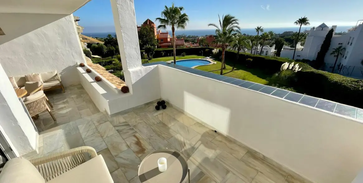 Sale of middle floor apartment in Reserva de Marbella 2