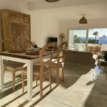 Venta de apartamento en planta media en Reserva de Marbella