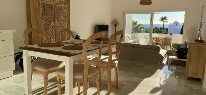 Venta de apartamento en planta media en Reserva de Marbella 3