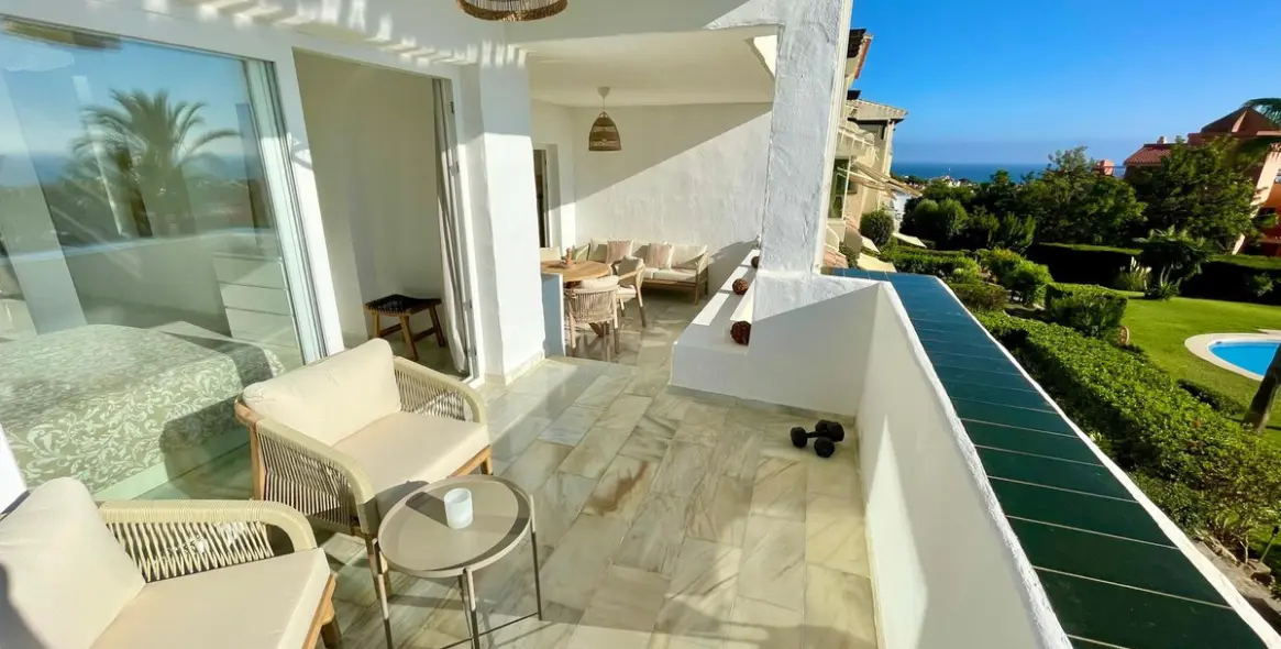 Sale of middle floor apartment in Reserva de Marbella 9