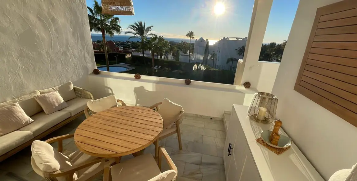 Sale of middle floor apartment in Reserva de Marbella 11