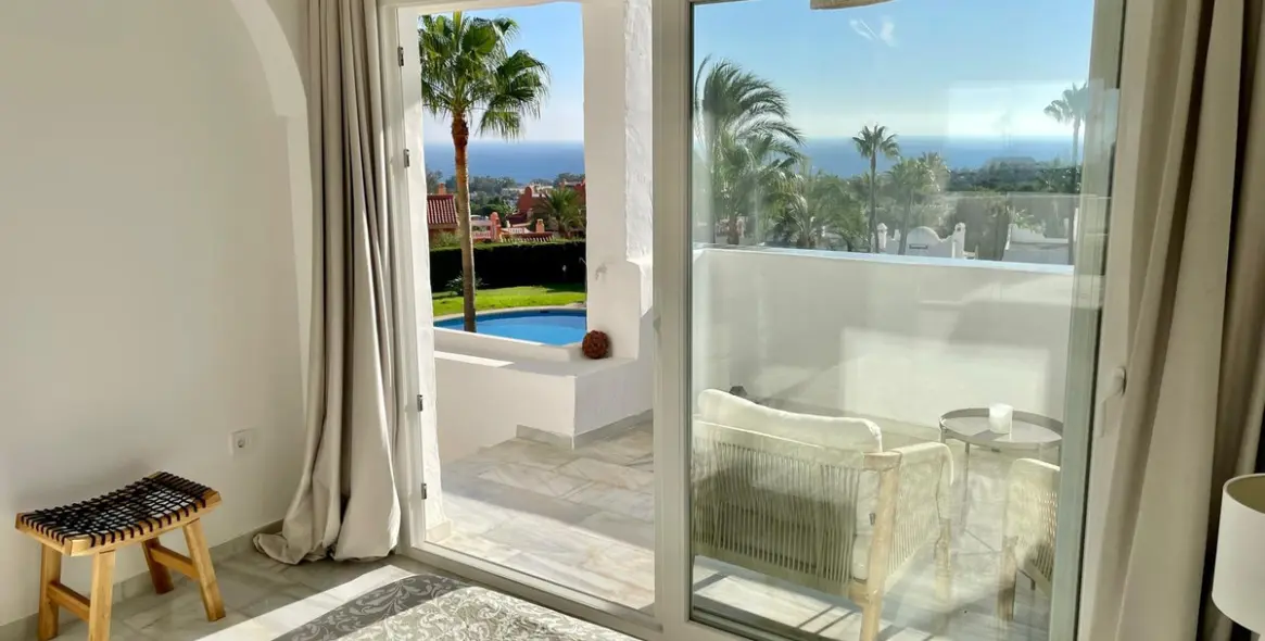Sale of middle floor apartment in Reserva de Marbella 13