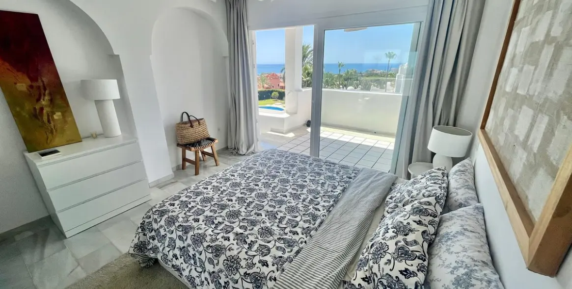 Sale of middle floor apartment in Reserva de Marbella 14