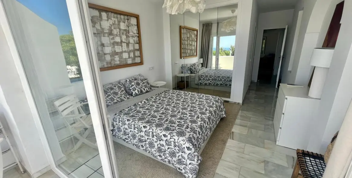 Sale of middle floor apartment in Reserva de Marbella 15