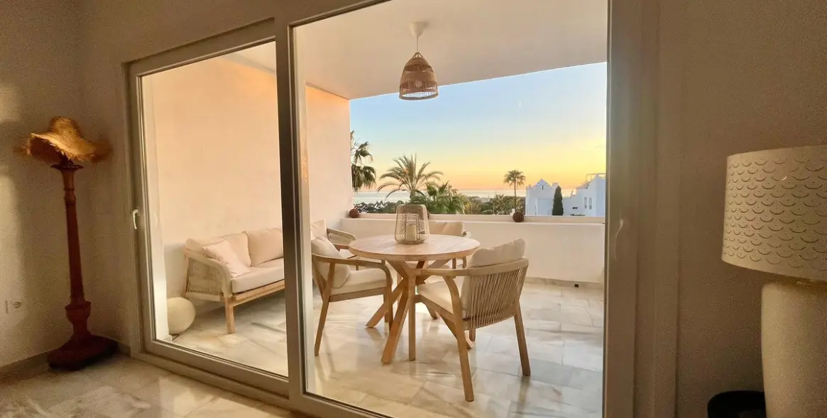 Sale of middle floor apartment in Reserva de Marbella 18