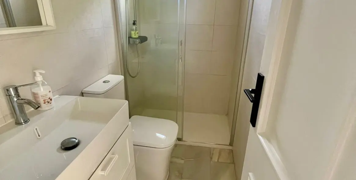 Sale of middle floor apartment in Reserva de Marbella 19