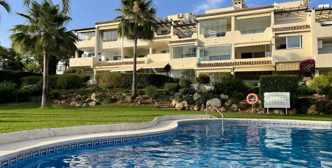 Sale of middle floor apartment in Reserva de Marbella 20