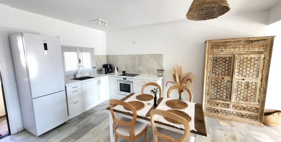 Sale of middle floor apartment in Reserva de Marbella 24