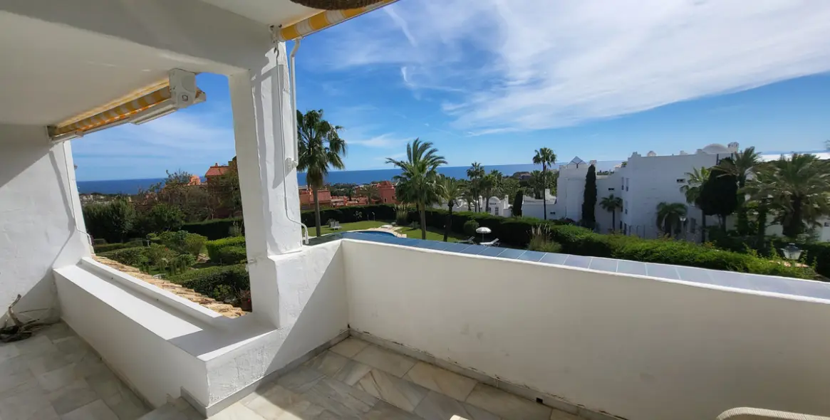 Sale of middle floor apartment in Reserva de Marbella 27