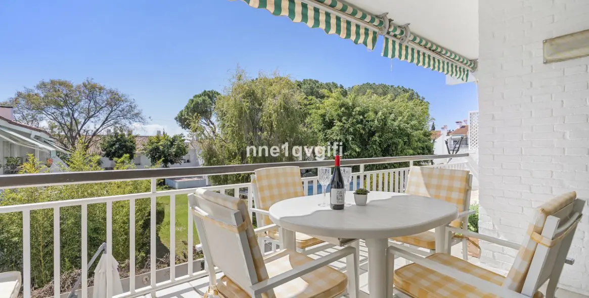 Venta de apartamento en planta media en Nagüeles 2