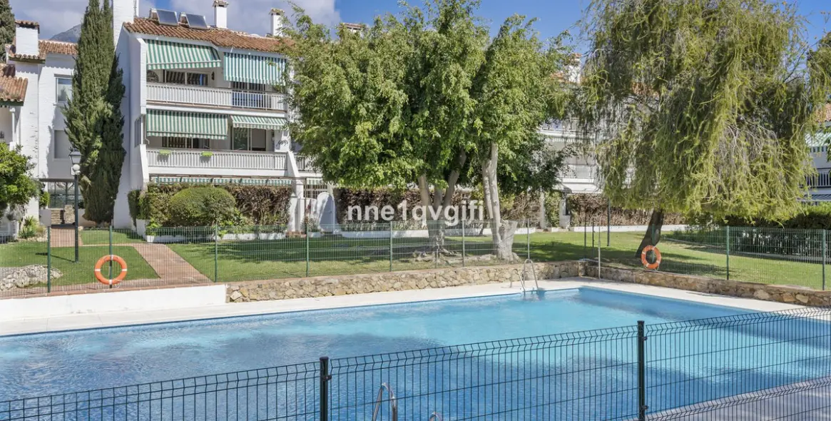 Venta de apartamento en planta media en Nagüeles 3