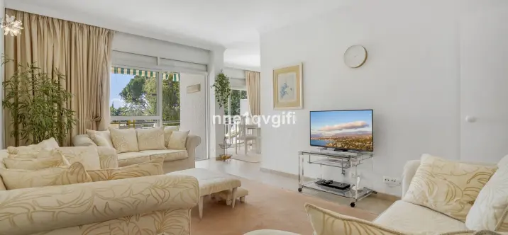 Venta de apartamento en planta media en Nagüeles 3